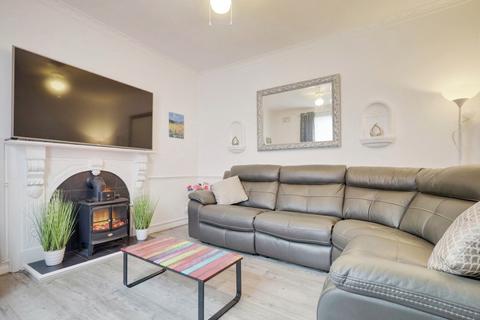 4 bedroom apartment for sale, West Road, Westcliff-on-sea, SS0