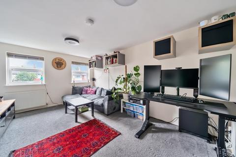 1 bedroom flat for sale, Ashford,  Surrey,  TW15