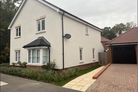 4 bedroom detached house to rent, Crowthorne,  Berkshire,  RG45