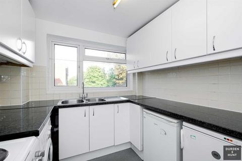 2 bedroom apartment for sale, Grosvenor Road, Wanstead E11