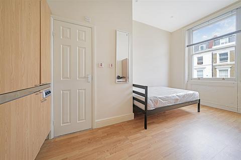 Studio to rent, Collingham Place, London SW5