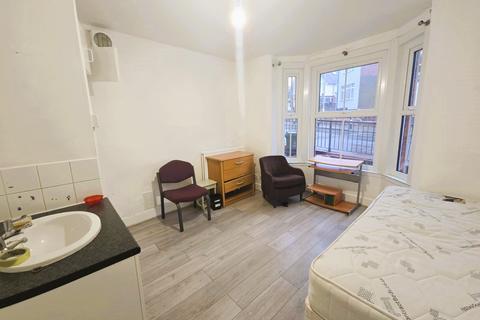 Flat to rent, Pell Street, Reading, RG1