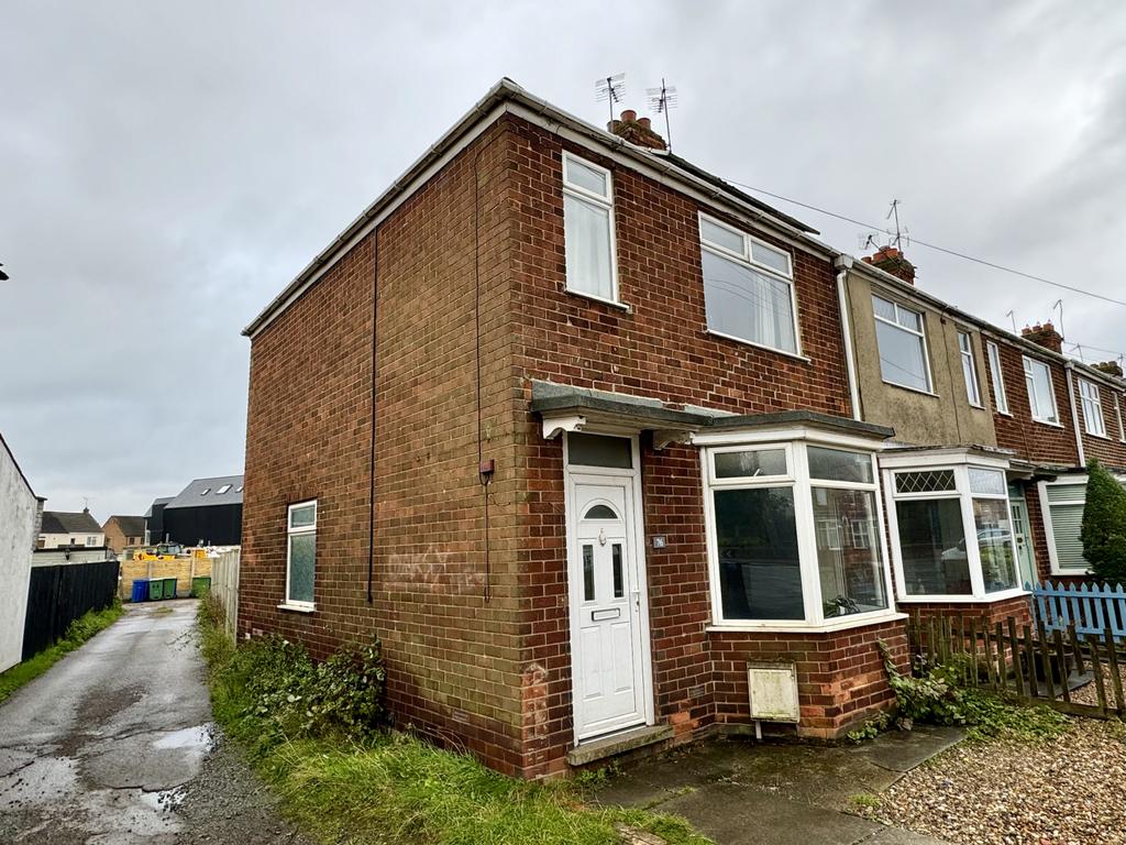 2 Bedroom House - end terrace for Sale by Auction