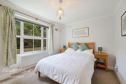 1 bedroom flat for sale, Greenwich South Street, London, SE10 8TY