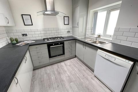 6 bedroom terraced house to rent, Romer Road, L6 6DH,