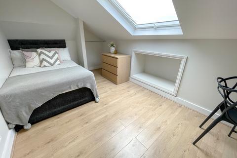 5 bedroom house to rent, Thornes Road, L6 9AB,