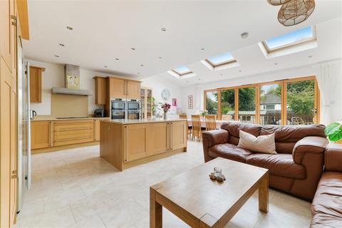 5 bedroom semi-detached house for sale, Chestnut Avenue, Ewell