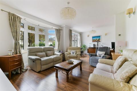 26 Chestnut Avenue, Epsom, KT19 0SZ