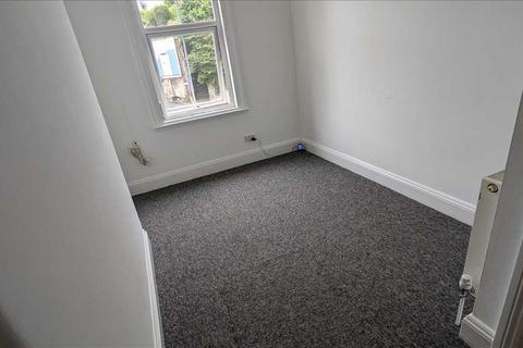 2 bedroom apartment to rent, Market Street, Torquay