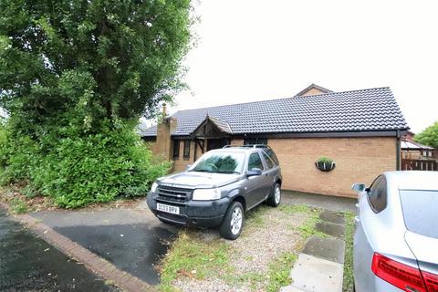 3 bedroom detached bungalow to rent, Deepdale, Leigh, WN7 3EG