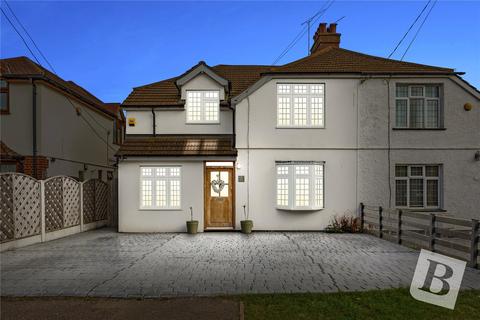 4 bedroom semi-detached house for sale, Hereward Gardens, Wickford, Essex, SS11