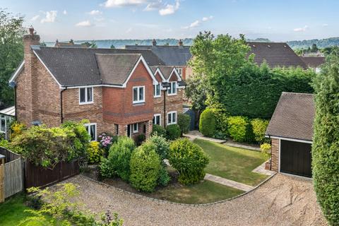 5 bedroom detached house for sale, Hoggarth Close, Petersfield, GU31