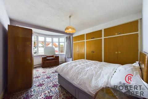 60 Abbotsbury Gardens, Pinner, HA5 1SX