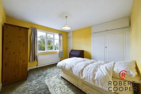 60 Abbotsbury Gardens, Pinner, HA5 1SX