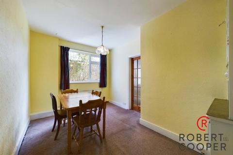 60 Abbotsbury Gardens, Pinner, HA5 1SX