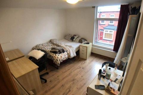 5 bedroom terraced house to rent, Brailsford Road, Manchester M14