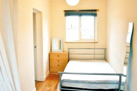 6 bedroom terraced house to rent, Edgeworth Drive, Manchester M14