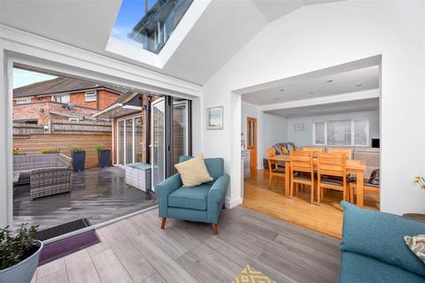 145 Denton Drive, Brighton, BN1 8DL