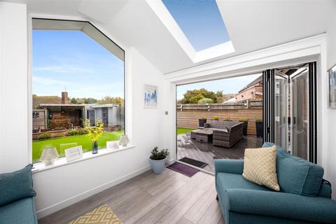 145 Denton Drive, Brighton, BN1 8DL