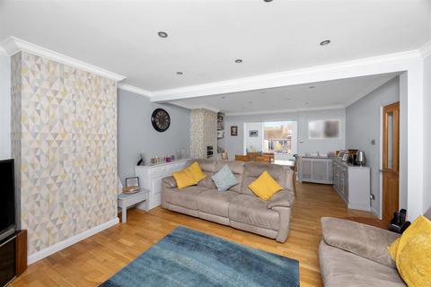 145 Denton Drive, Brighton, BN1 8DL