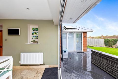145 Denton Drive, Brighton, BN1 8DL