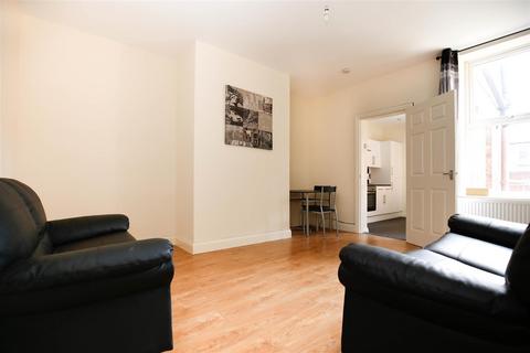 2 bedroom flat to rent, Biddlestone Road, Newcastle Upon Tyne NE6