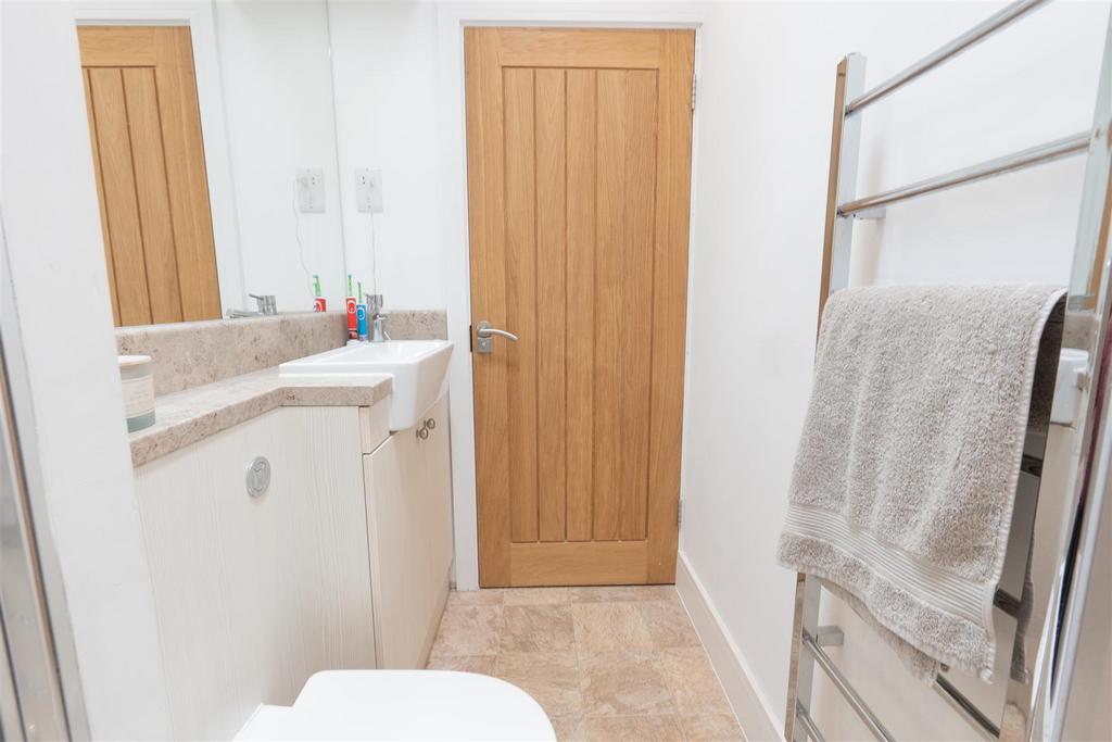 018 - Bathroom 2.jpg