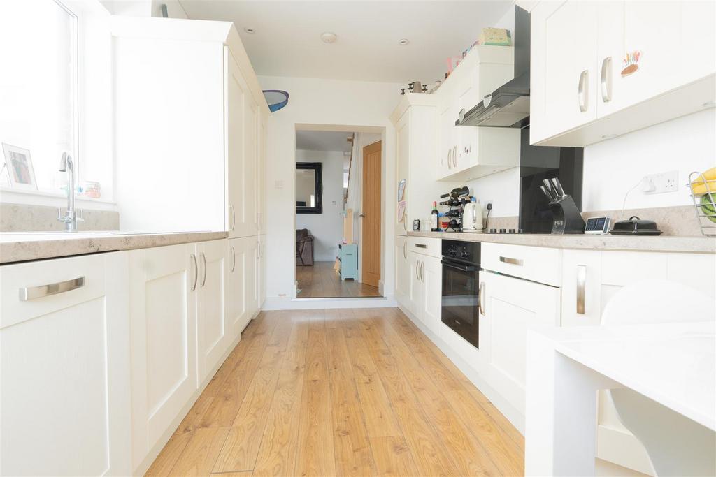010 - Kitchen 2.jpg