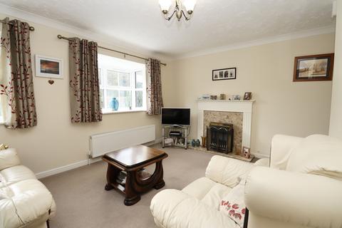 3 bedroom detached house for sale, Smallmoor Chase, Walton