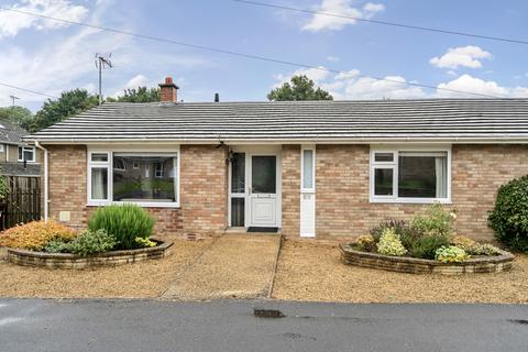 2 bedroom bungalow for sale, De Lucy Avenue, Alresford, Hampshire, SO24