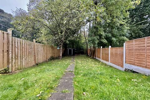 3 bedroom terraced house to rent, Oakenbank Crescent, Huddersfield