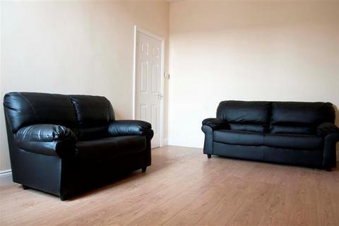 3 bedroom flat to rent, Tosson Terrace, Newcastle Upon Tyne NE6