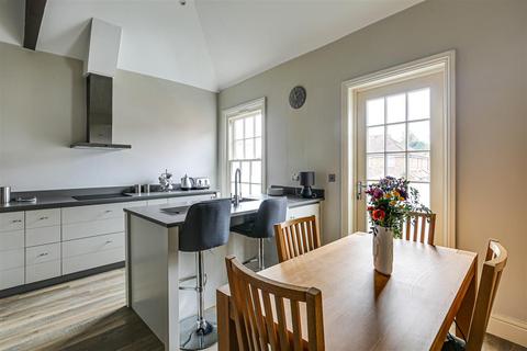 2 bedroom flat for sale, High Street, Westerham TN16