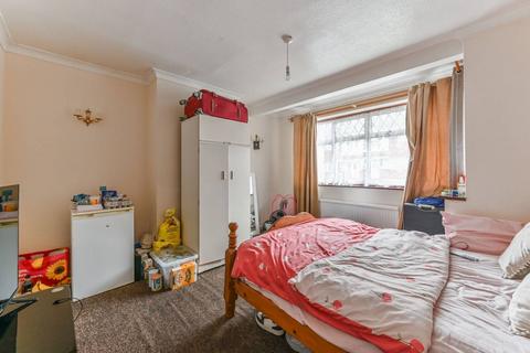 3 bedroom detached house for sale, Brockenhurst Way, Norbury, London, SW16