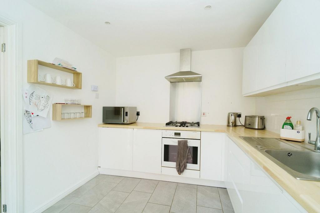 Luxury 3 Bedroom House To Let in B90