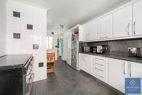 181 Bell Avenue, Romford, RM3 7BX