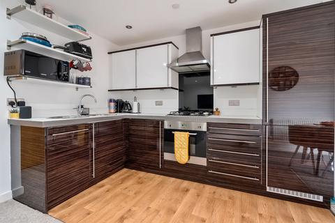 2 bedroom apartment for sale, Lyons Crescent, Tonbridge, Kent