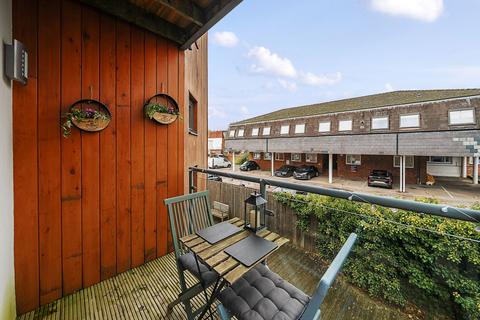 2 bedroom apartment for sale, Lyons Crescent, Tonbridge, Kent