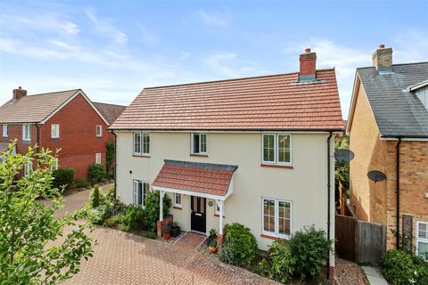 4 bedroom detached house for sale, Stephenson Close, Hailsham