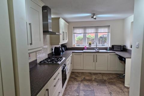 2 bedroom house to rent, Masefield Close, Lichfield