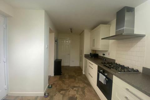 2 bedroom house to rent, Masefield Close, Lichfield