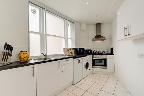 2 bedroom flat to rent, London W1J