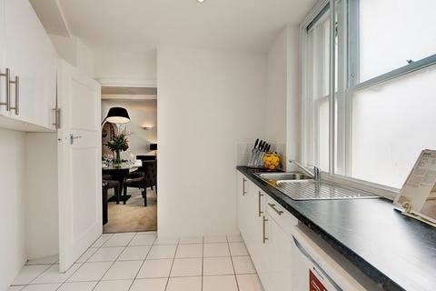 2 bedroom flat to rent, London W1J