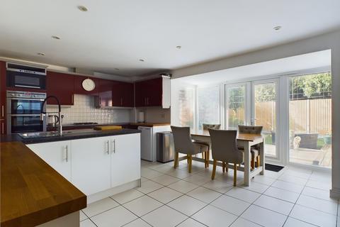 21 Cleeve Road, Basingstoke, RG24 9RZ