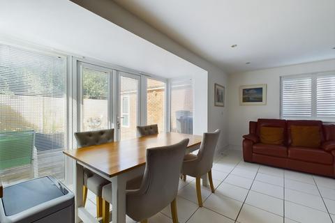 21 Cleeve Road, Basingstoke, RG24 9RZ