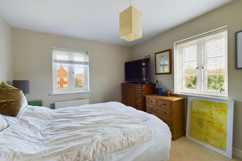 21 Cleeve Road, Basingstoke, RG24 9RZ