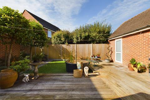 21 Cleeve Road, Basingstoke, RG24 9RZ