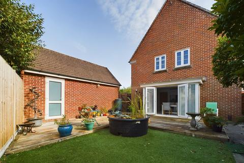 21 Cleeve Road, Basingstoke, RG24 9RZ