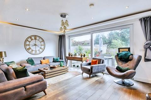 4 bedroom semi-detached house for sale, Rowantree Road, London N21