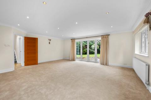 5 bedroom detached house to rent, Beechwood Avenue, Weybridge, KT13